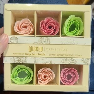 Wicked Katie Kime Rose Scented Tulip Bath Petals - Pink and Green